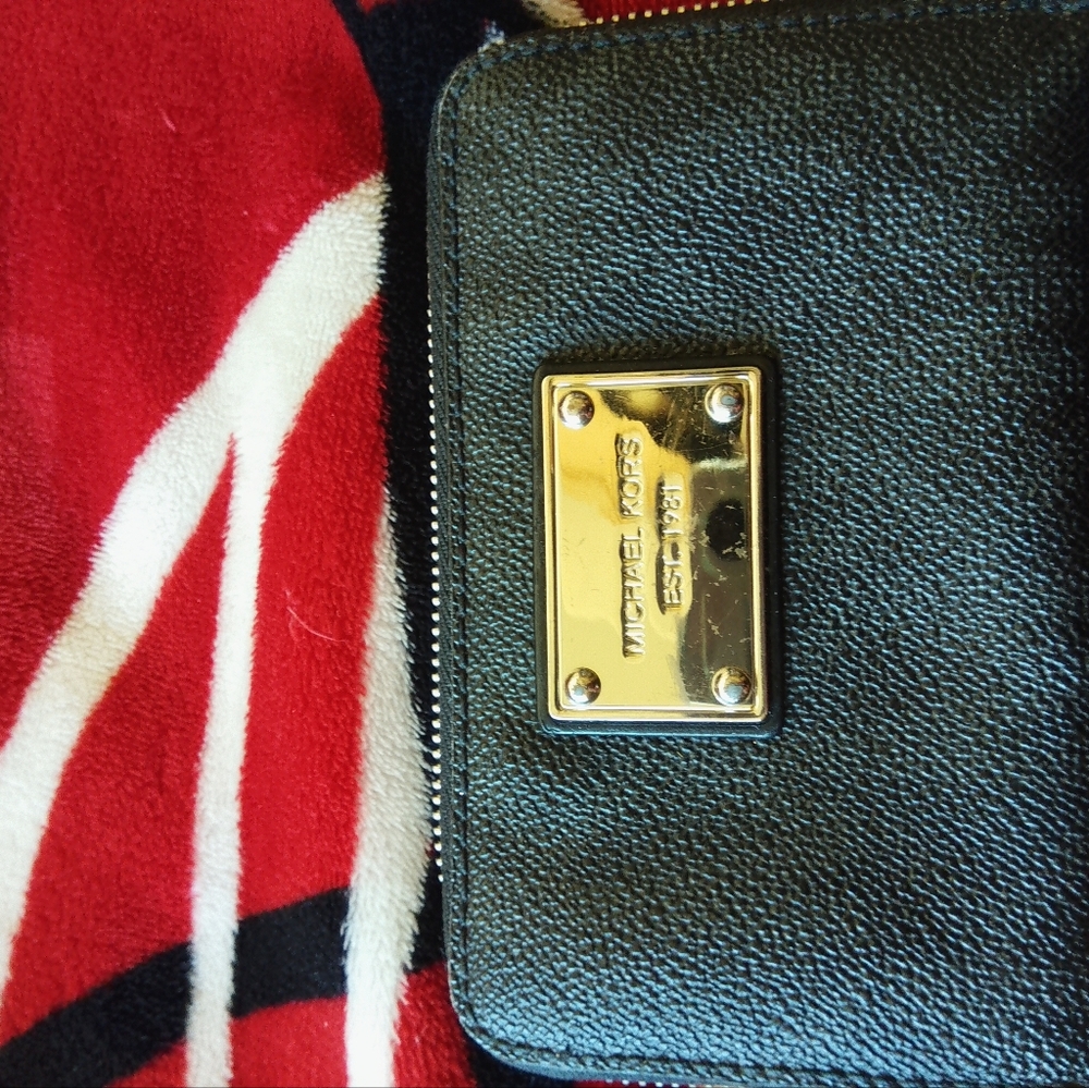 Michael kors wallet